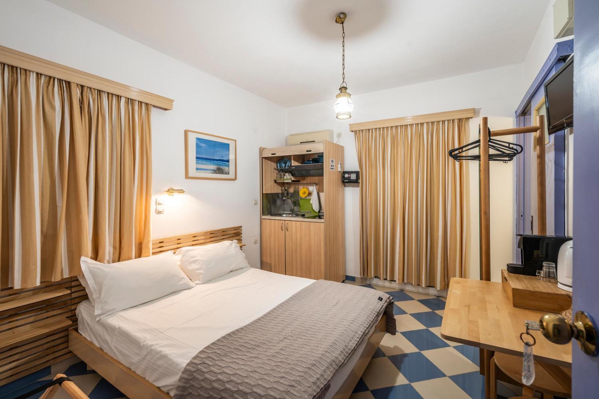 Bofor Studios & Rooms Livadakia Стая снимка