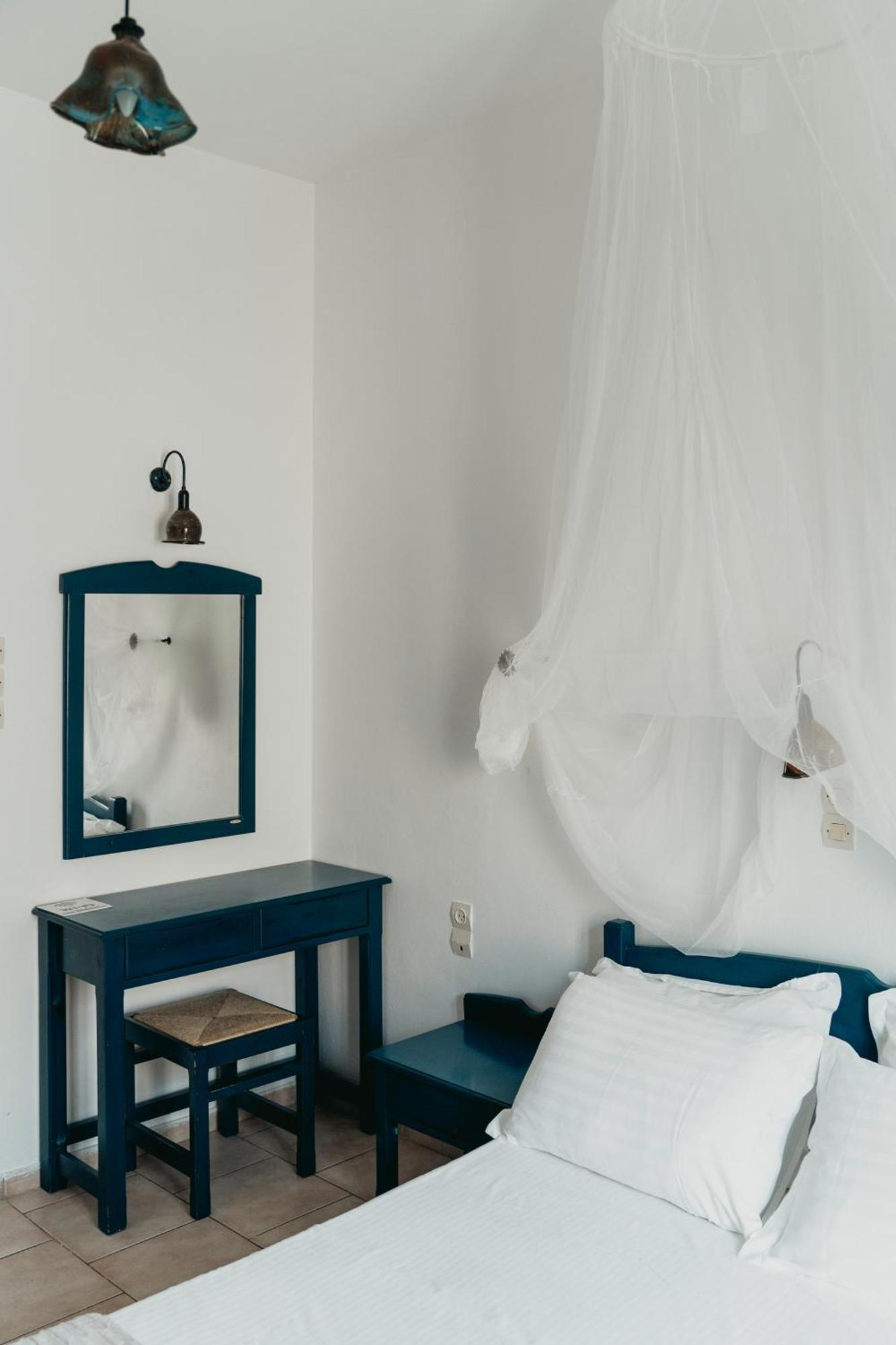 Bofor Studios & Rooms Livadakia Стая снимка