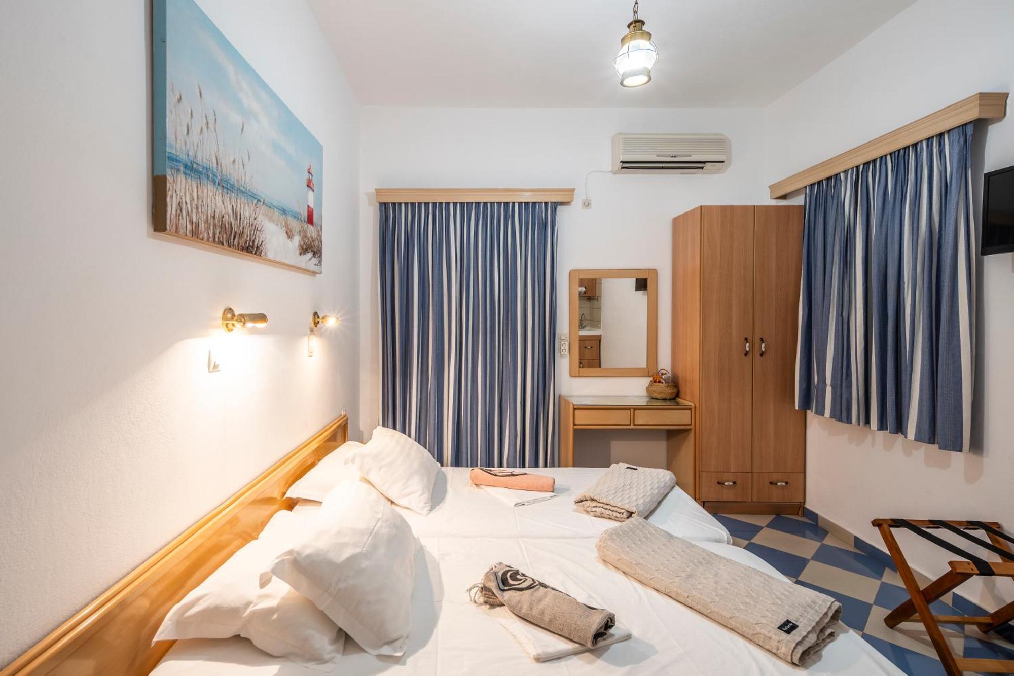 Bofor Studios & Rooms Livadakia Стая снимка