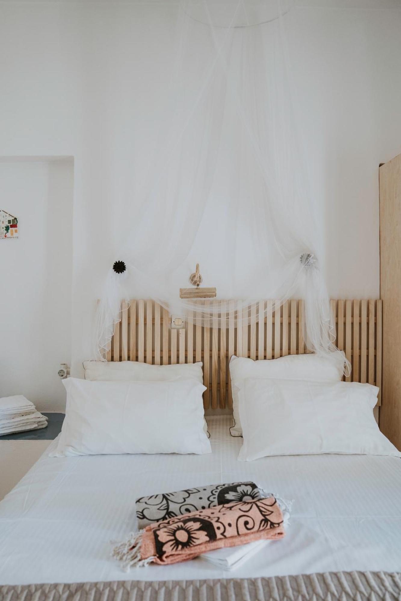 Bofor Studios & Rooms Livadakia Стая снимка