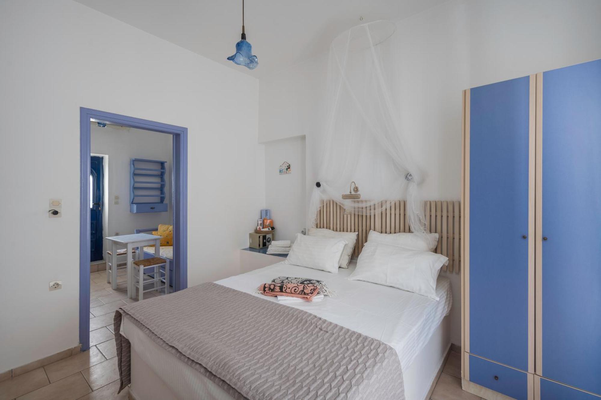 Bofor Studios & Rooms Livadakia Стая снимка